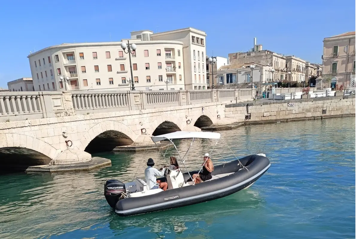 Noleggio barche e gommoni a Siracusa