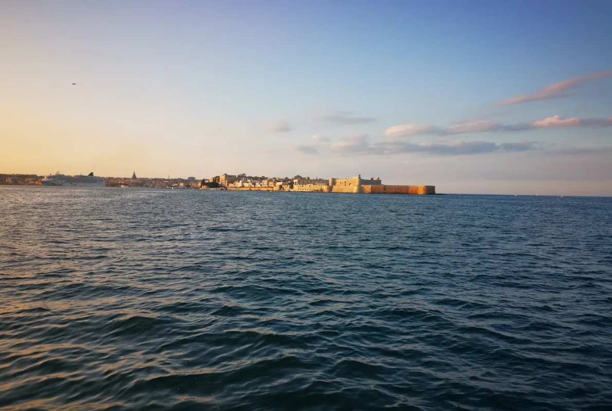Aperitvo in Barca a Siracusa al tramonto