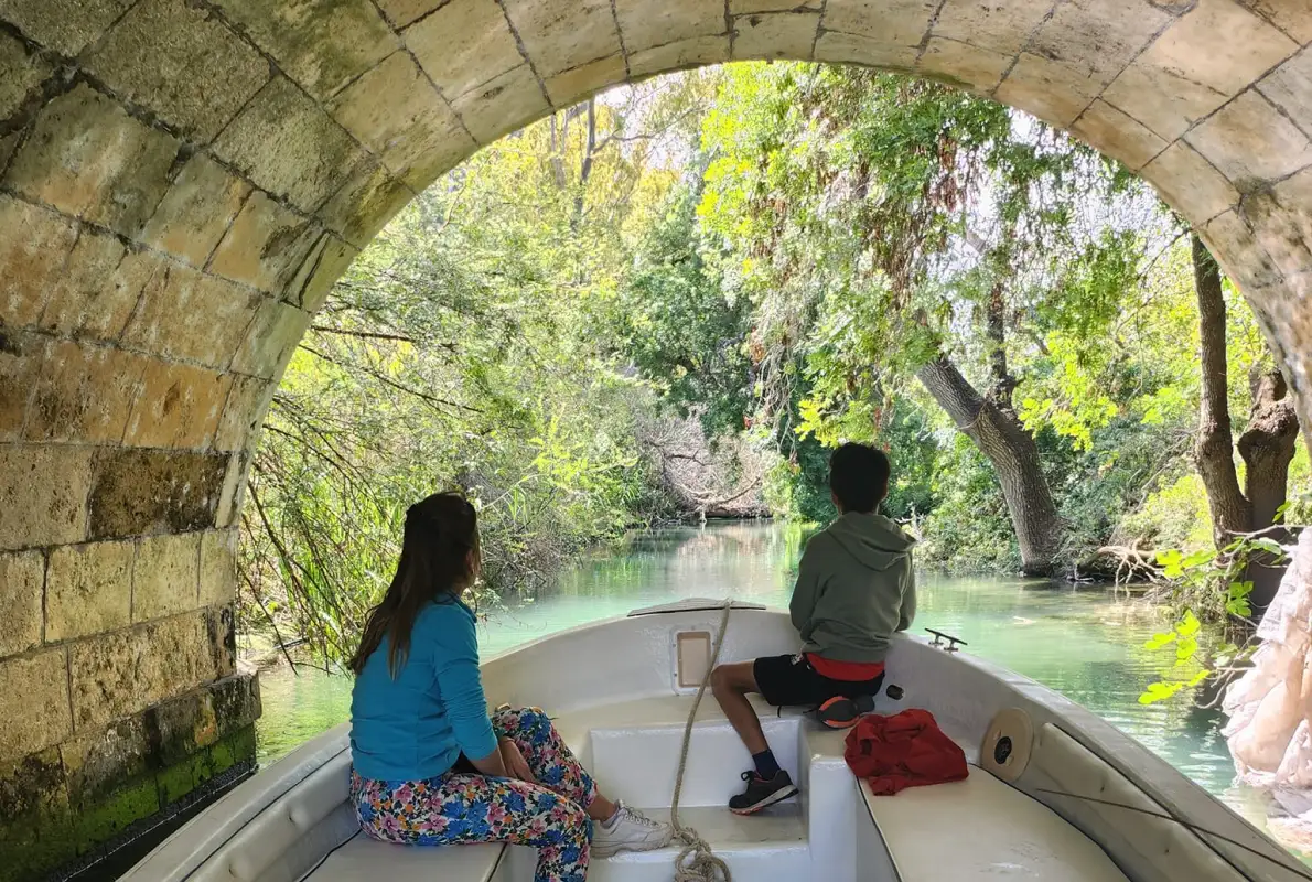 Escursioni al fiume ciane tra paesaggi naturali